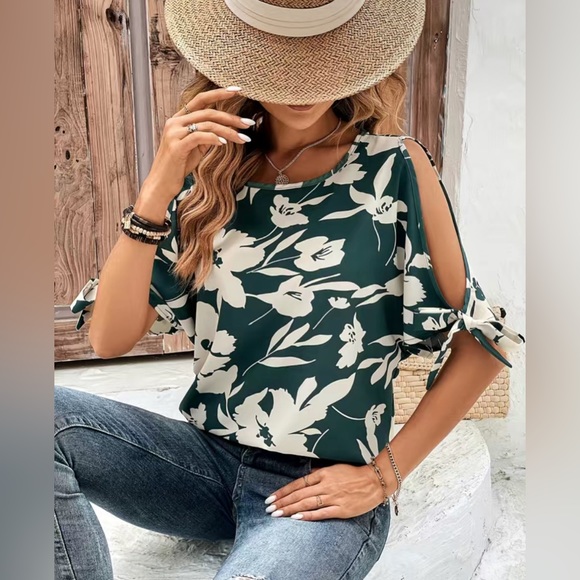 NEW FREE WITH ANY PURCHASE women’s blouse medium - Picture 1 of 5
